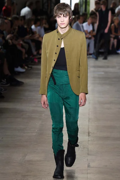Look 22